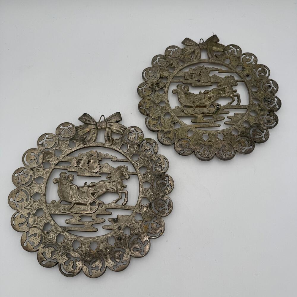 2 Godinger Vtg Silver Plated Patina Trivet Christmas Wreath Sleigh Horse & Bells